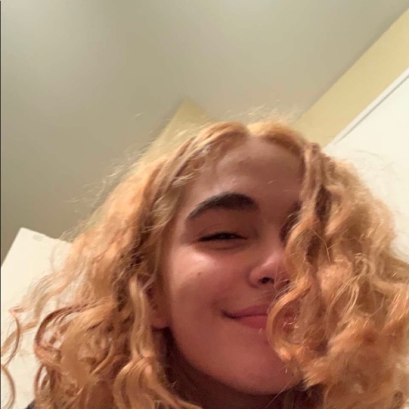 Meet your Posher, Ester - Picture 1 of 1